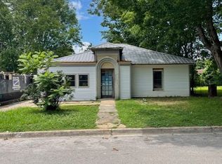 1407 Beckham Ave, Lawrenceburg, TN 38464