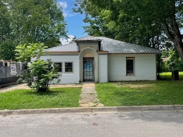 1407 Beckham Ave, Lawrenceburg, TN 38464