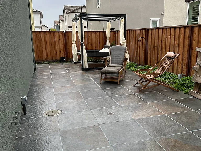 Entry of back patio from gate