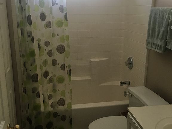 4th image of 223 W Pheasant Hill Dr
