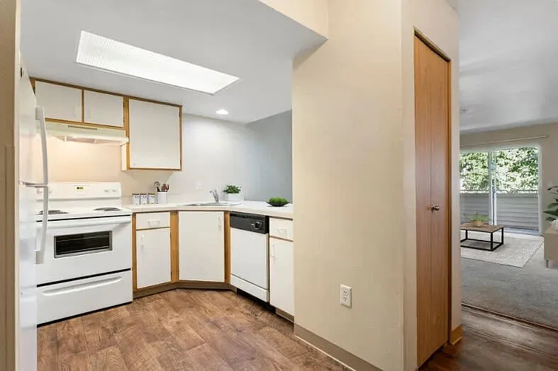 Brentwood Apartments — Photo 4
