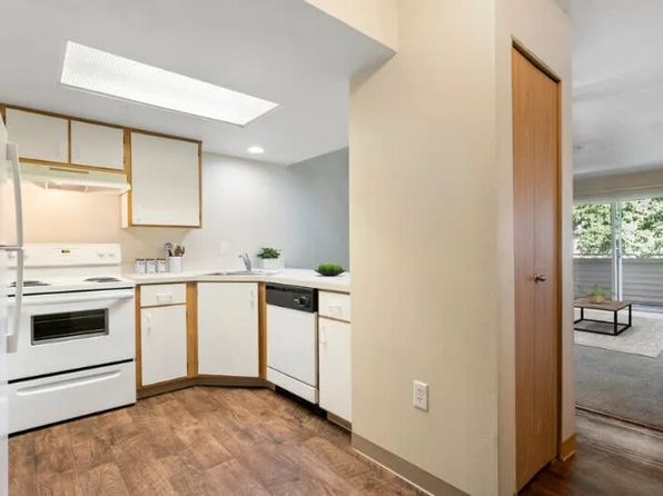 100 SE 160th Ave APT 219