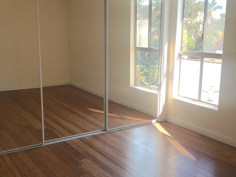 937 Havenhurst Dr #8 — Photo 7