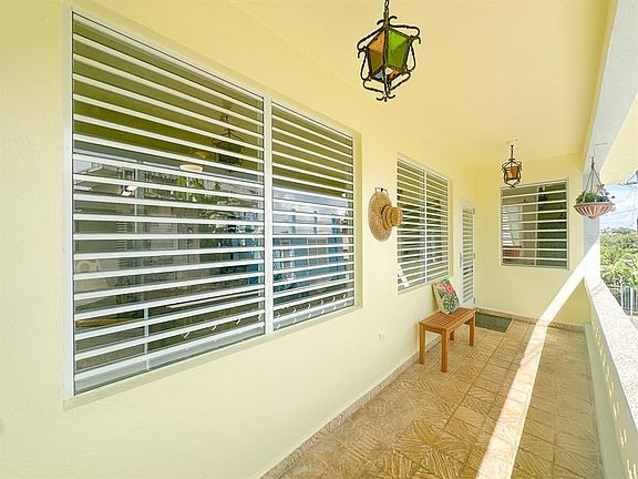 2nd image of 272 Buena Vis