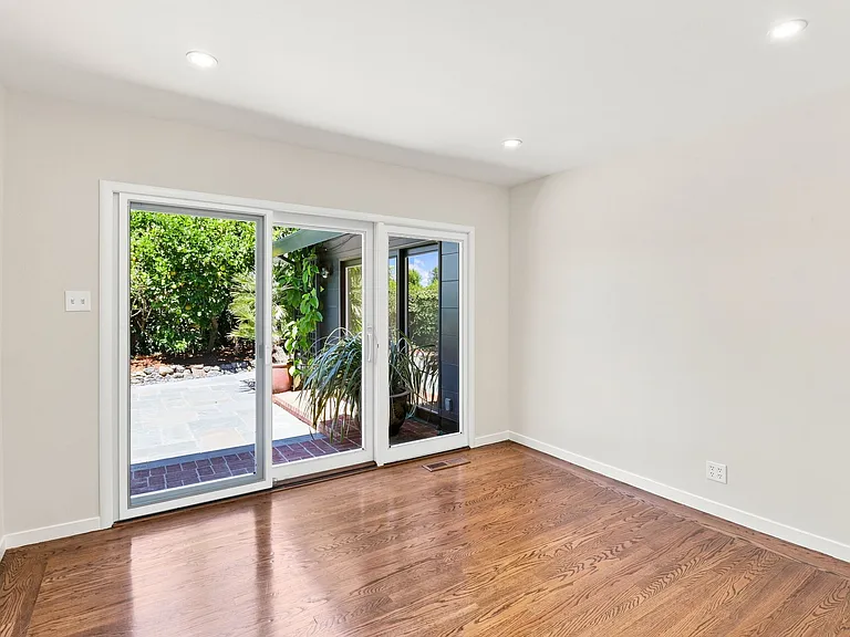 820 Eucalyptus Ave — Photo 9