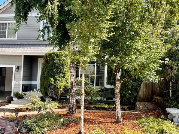 2135 Miss Ellis Loop NE, Poulsbo, WA 98370