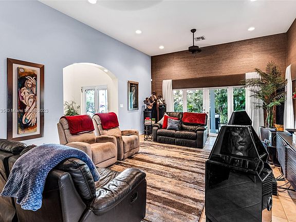 4th image of 3620 NE 22nd Ave #1