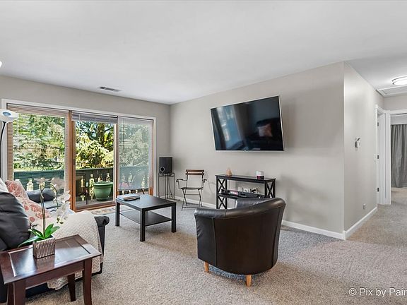 3rd image of 323 Woodbury Ct APT D2