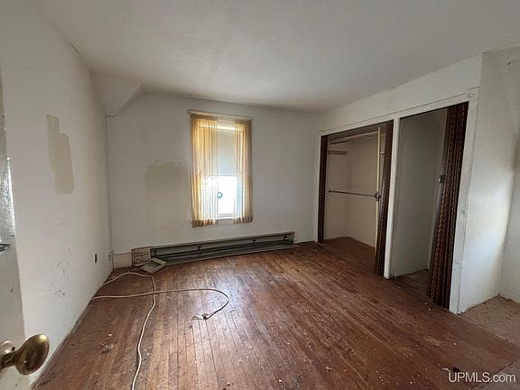 3rd image of 258 Hill St