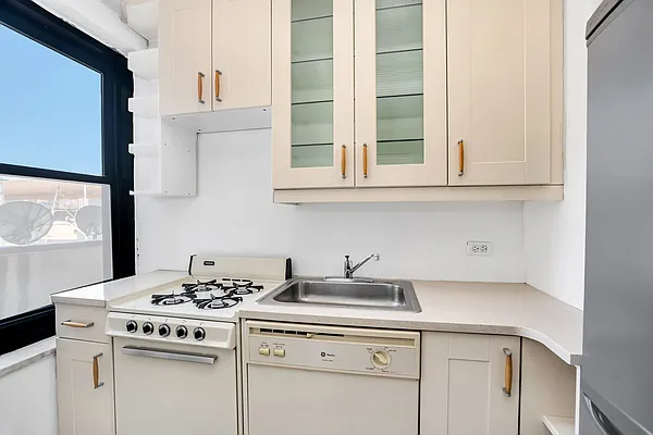 Sold by Patrick Quagliano, LREB | media 6