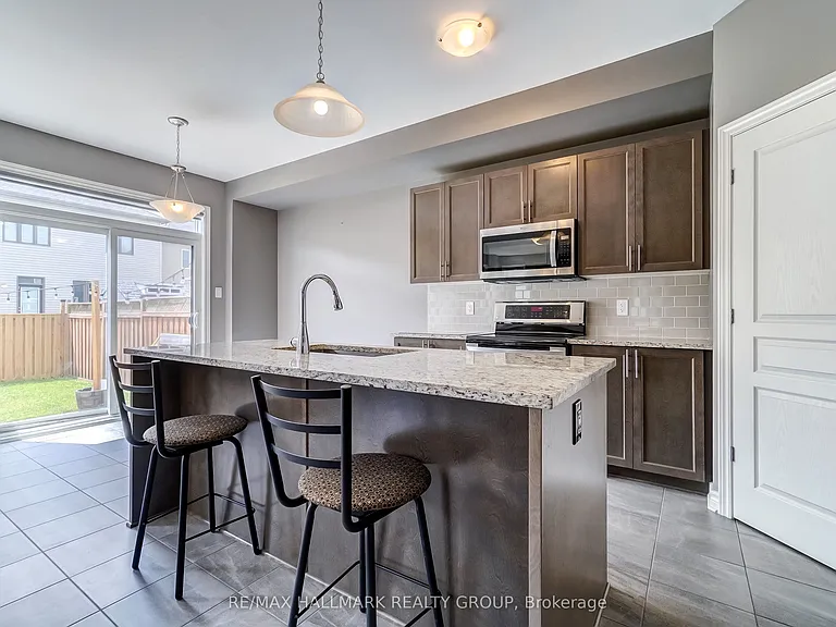 1110 Beckett Cres — Photo 15