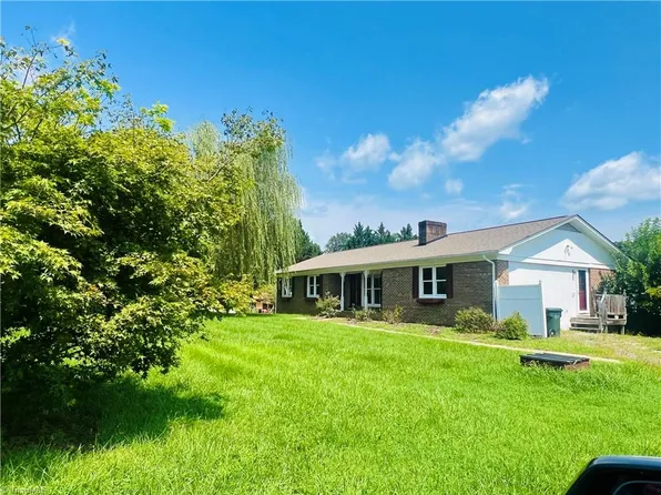 417 Fulton Ave, Mount Airy, NC 27030