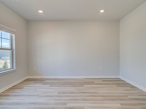5th image of 100 Classica Dr #53W1I9
