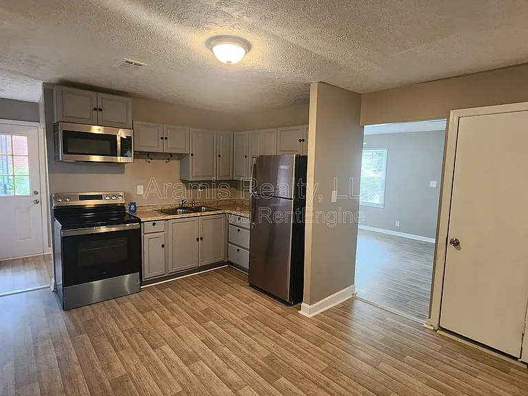 305 Banberry Dr SE — Photo 5