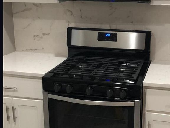 4th image of 917 Ontario St APT 2