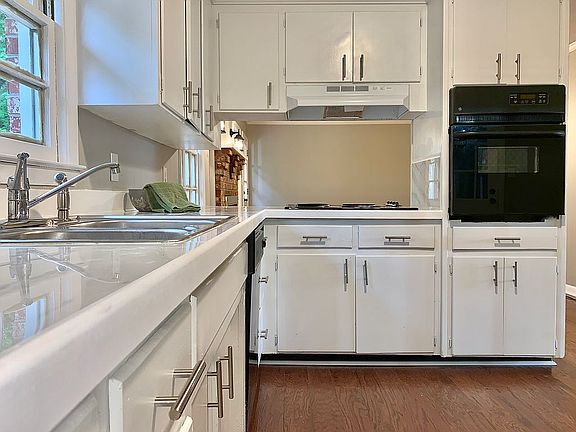 Wall Oven and cooktop.