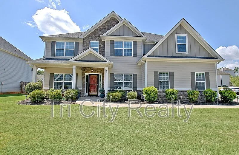 5 bed, 3.0 bath, 3151 sqft, $2,900 — Photo 1