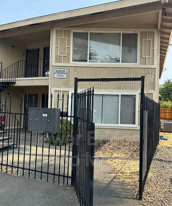1st image of 2955 Portsmouth Dr APT 4