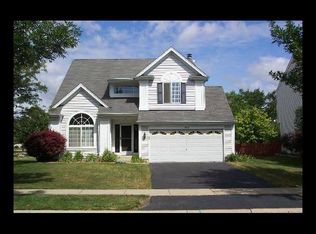 1002 Popes Creek Cir, Grayslake, IL 60030
