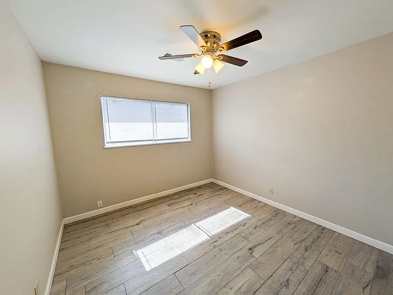 2109 Coronado Pl — Photo 10