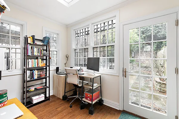 Rented by Compass | media 9