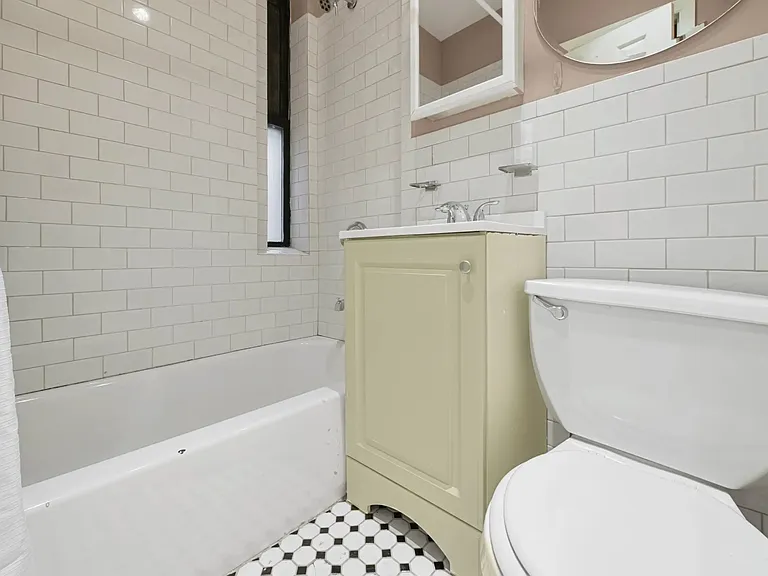 715 E 5th St #3-B — Photo 5