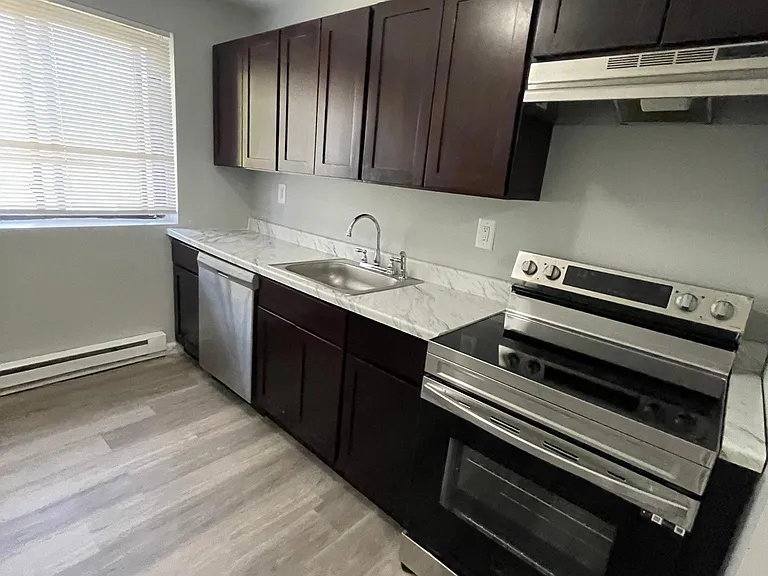 313 N Sycamore Ave #C12 — Photo 2