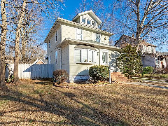 2nd image of 176 Evans Ave