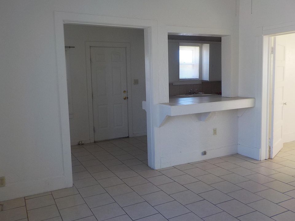 1st image of 601 W 1st St