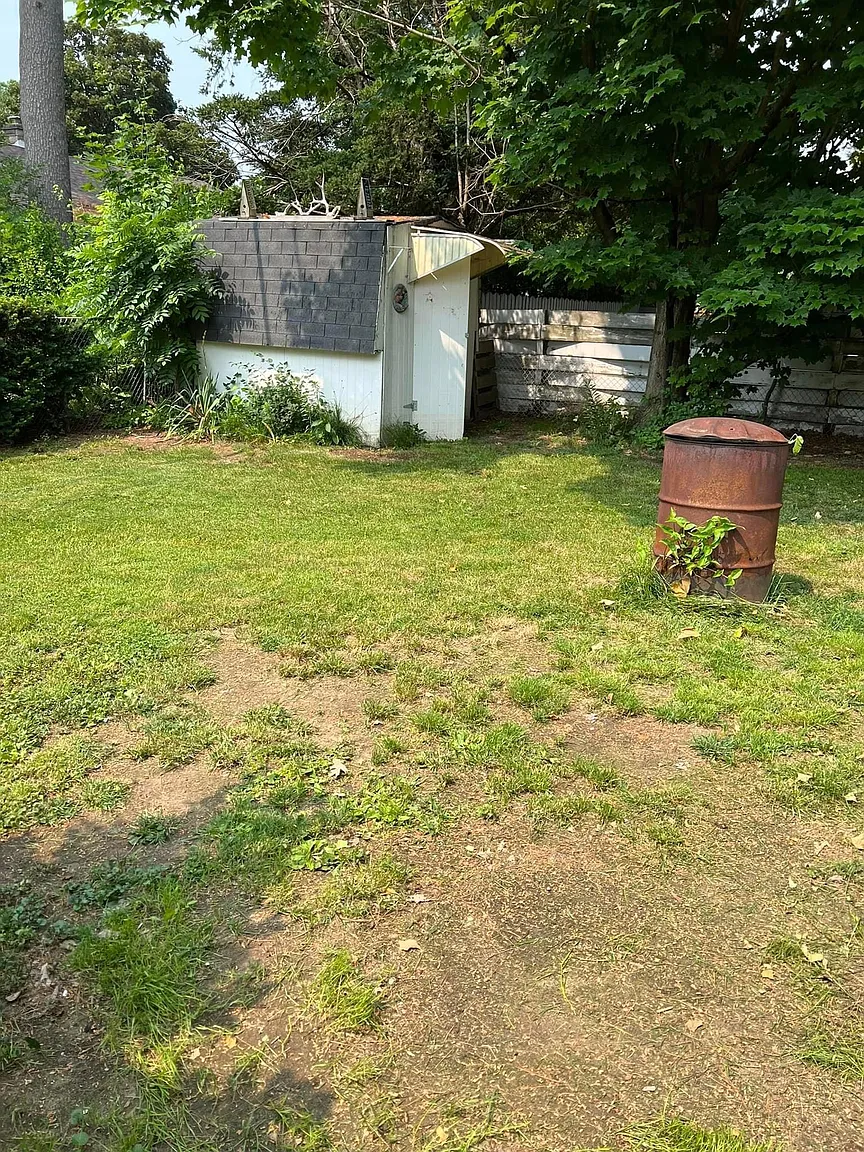 915 Weller Ave photo 1