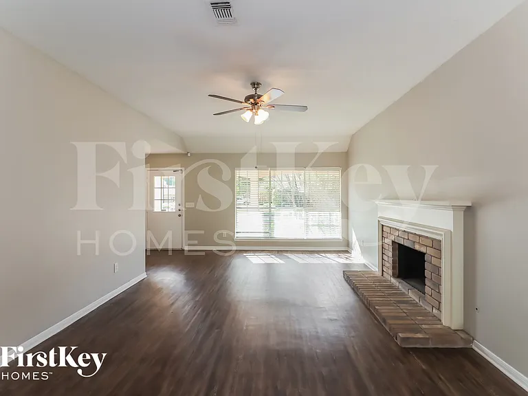 21219 Park Bluff Dr — Photo 3