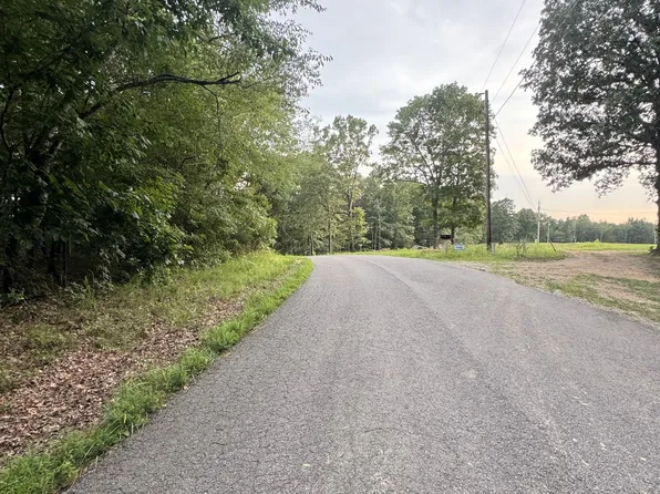 5 Tummins Rd, Mc Ewen, TN 37101