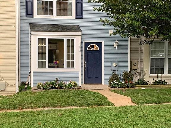 3rd image of 1322 Stockett Sq