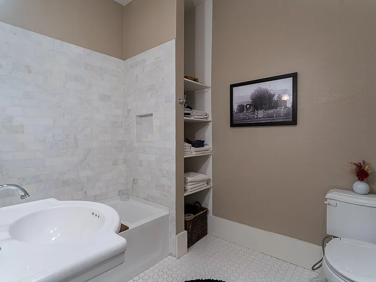 1002 Walnut St — Photo 16