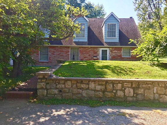 3rd image of 611 E Hereford Ave