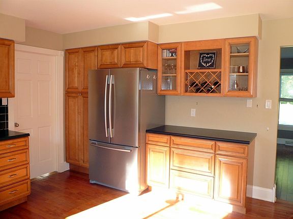 All stainless steel appliances stay.