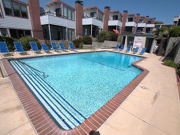 3rd image of 404 Calle Miramar #1