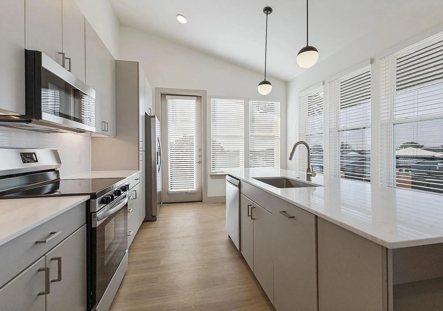 1 bed, 1.0 bath, 540 sqft, $1,499 — Photo 3
