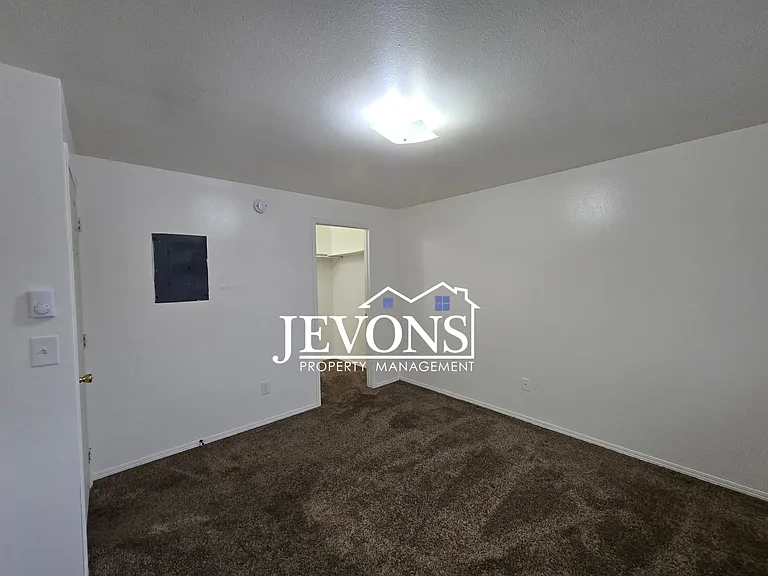 311 N 6th St #6 — Photo 8