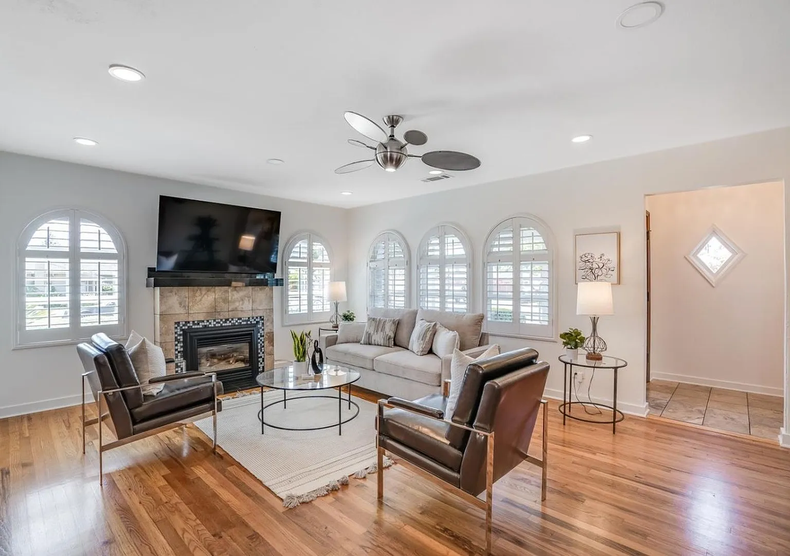 Charming 3 bedroom, 1 bathroom single family home in Santa Clara — Photo 4