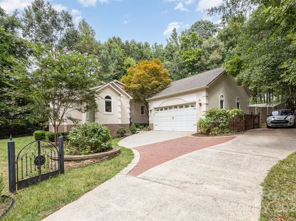 4935 Derbyshire Dr, Charlotte, NC 28270