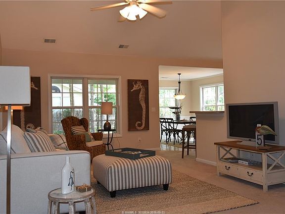 5th image of 19 Cranberry Ln