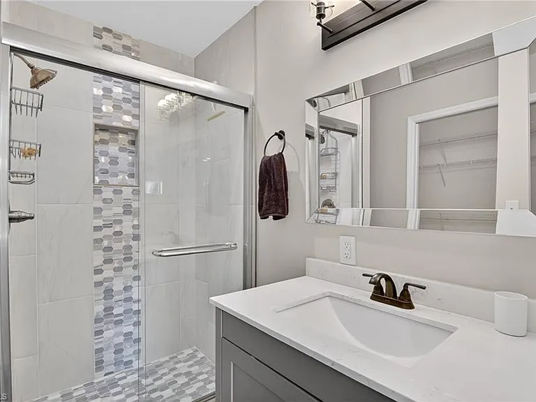209 Robin Hood Cir #201 — Photo 10