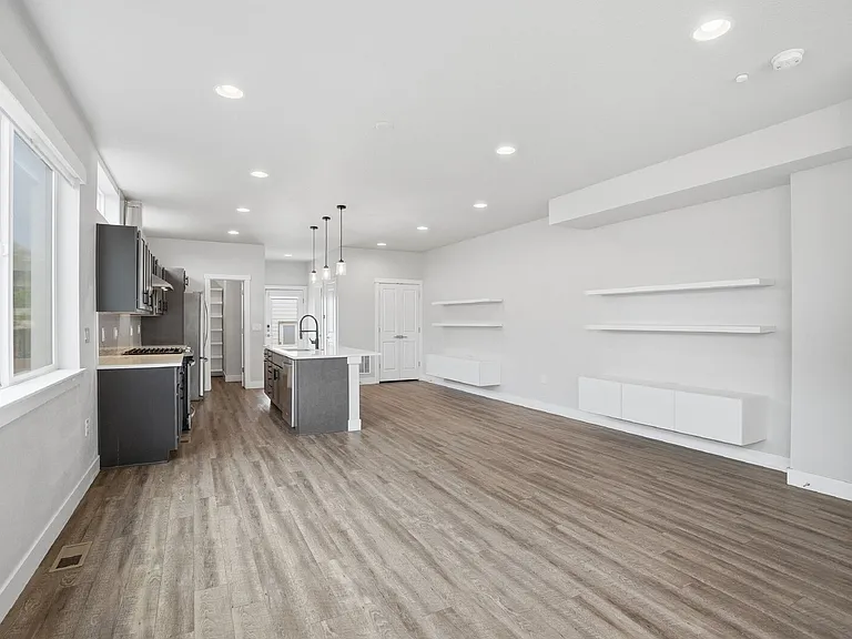 1518 N Newton St — Photo 9