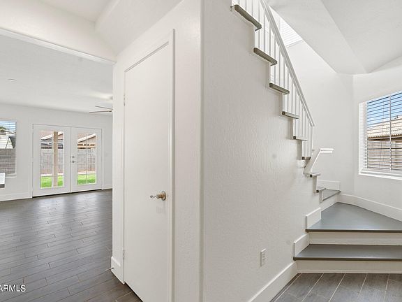 3rd image of 2704 S SAWYER Circle