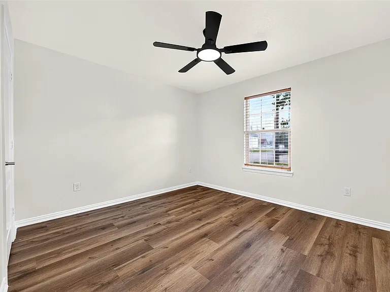 1302 Shearn St — Photo 24