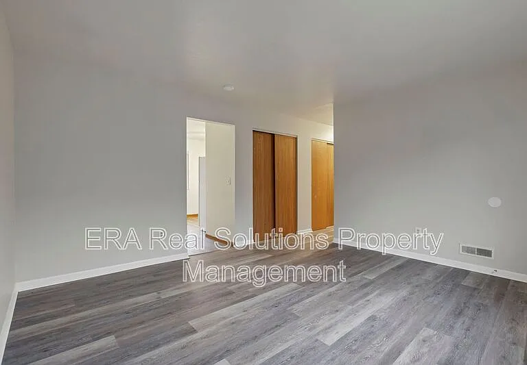 2460 Hiawatha St — Photo 5