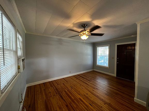 2nd image of 452 W 1st Ave