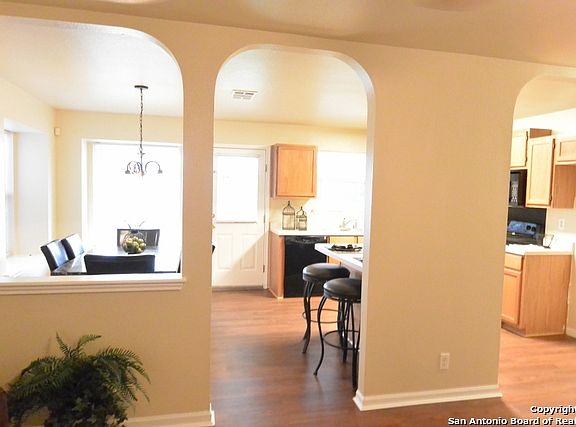3rd image of 4802 Crestwood Hill Dr
