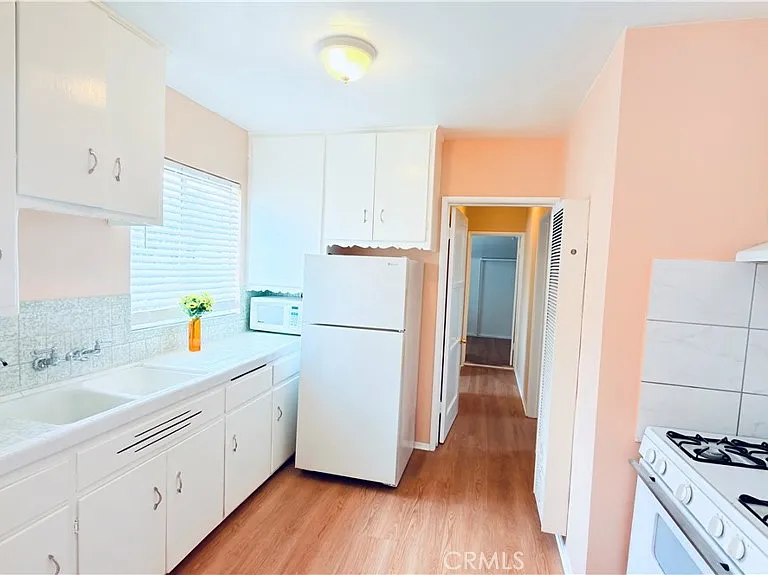 4025 Melrose Ave — Photo 9